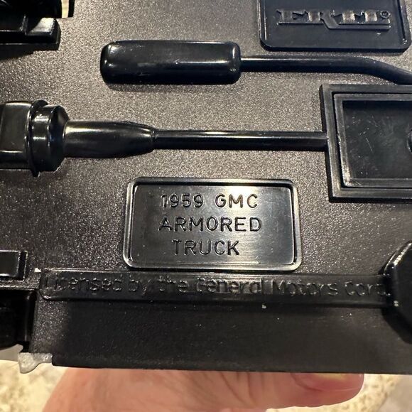 Brink's 1959 GMC Armored Truck Die-Cast Metal Vehicle W/Coin Bank, Ertl B865 - Picture 10 of 15